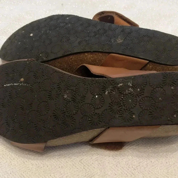 Chocolate Blu brown sandals with two Velcro close straps.  Size 38 EU/7.5 US - Picture 8 of 8